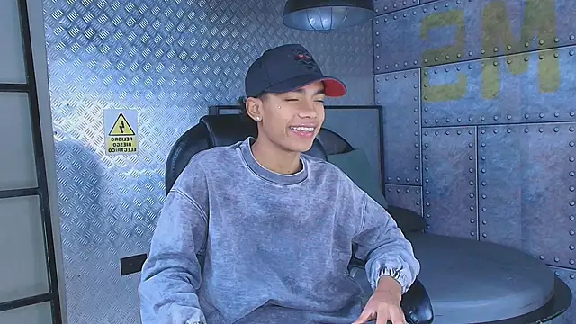 Snapshot of AlanCutee chatting on September 29, 11:37 am AlanCutee online show from September 29, 11:37 am