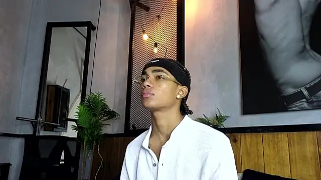 AlanCutee online show from March 8, 3:27 pm