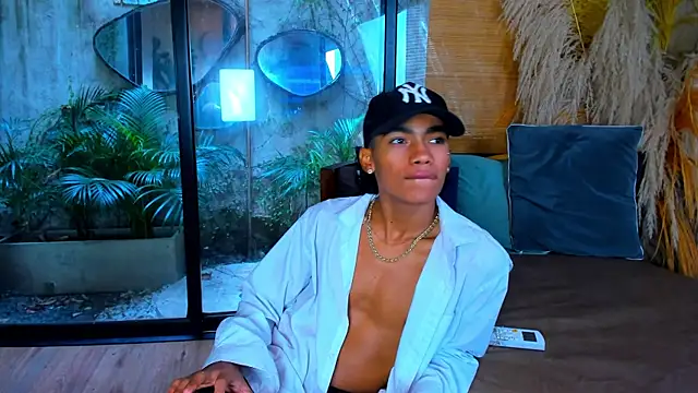 AlanCutee online show from June 14, 3:47 pm