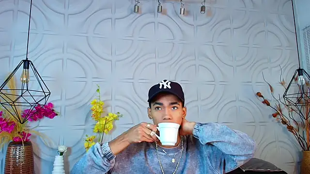AlanCutee online show from June 17, 1:34 pm
