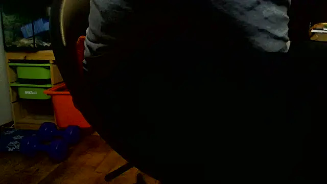 Snapshot of TobyDick13 chatting on November 7, 7:52 am TobyDick13 online show from November 7, 7:52 am