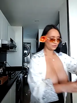 Snapshot of Esmeralda333 chatting on October 3, 3:42 pm Esmeralda333 online show from October 3, 3:42 pm