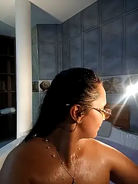 Snapshot of Esmeralda333 chatting on November 9, 12:53 am Esmeralda333 online show from November 9, 12:53 am