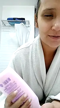 Snapshot of Esmeralda333 chatting on January 12, 2:55 pm Esmeralda333 online show from January 12, 2:55 pm