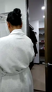 Snapshot of Esmeralda333 chatting on January 13, 12:32 pm Esmeralda333 online show from January 13, 12:32 pm