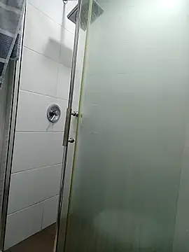 Snapshot of Esmeralda333 chatting on February 6, 1:03 pm Esmeralda333 online show from February 6, 1:03 pm