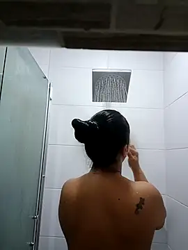 Snapshot of Esmeralda333 chatting on February 11, 3:17 pm Esmeralda333 online show from February 11, 3:17 pm