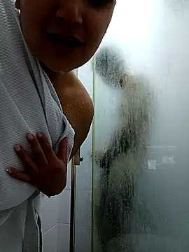 Snapshot of Esmeralda333 chatting on March 14, 6:13 pm Esmeralda333 online show from March 14, 6:13 pm