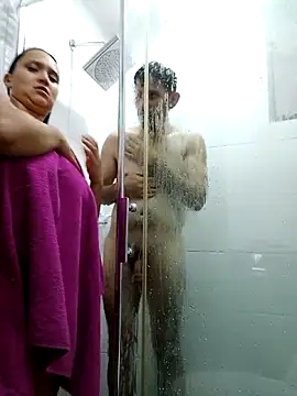 Snapshot of Esmeralda333 chatting on March 20, 8:25 pm Esmeralda333 online show from March 20, 8:25 pm