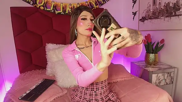 Alaia Snow online show from October 12, 9:25 pm