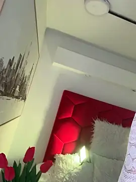 Alaia Snow online show from December 4, 8:39 pm