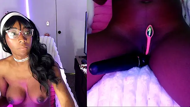 Snapshot of alys_at_college chatting on October 24, 10:44 am alys at college online show from October 24, 10:44 am