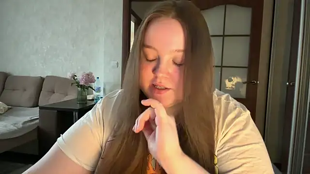 Snapshot of Alice898 chatting on May 14, 2:46 pm Alice898 online show from May 14, 2:46 pm