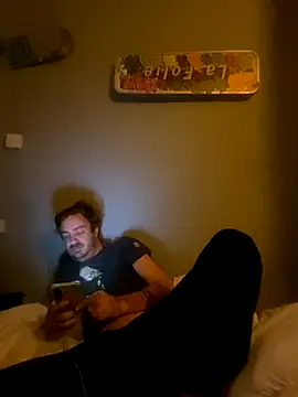 Snapshot of 3615-ULLA chatting on November 25, 9:09 am 3615-ULLA online show from November 25, 9:09 am