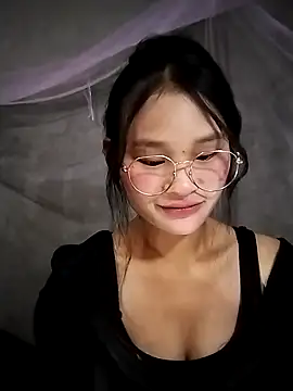 Snapshot of saronla_03 chatting on December 2, 6:47 pm saronla 03 online show from December 2, 6:47 pm