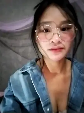 Snapshot of saronla_03 chatting on December 3, 6:28 pm saronla 03 online show from December 3, 6:28 pm