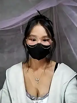 Snapshot of saronla_03 chatting on December 5, 7:10 pm saronla 03 online show from December 5, 7:10 pm