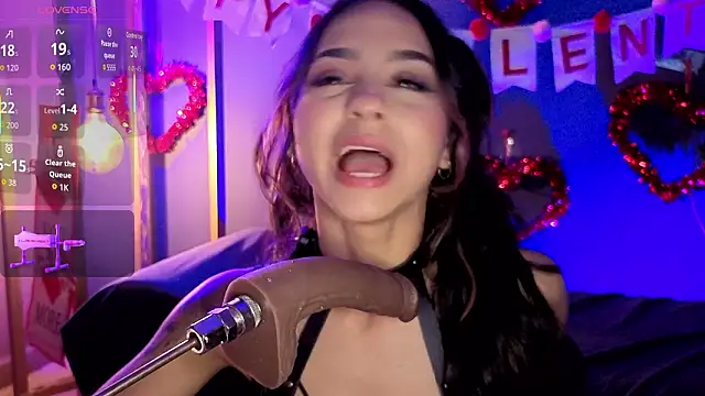 RACHELRUIZ online show from February 12, 12:05 am