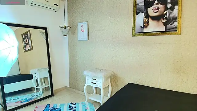 Snapshot of Miladiosa chatting on November 12, 11:54 am Miladiosa online show from November 12, 11:54 am