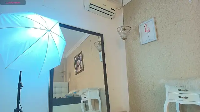 Snapshot of Miladiosa chatting on December 14, 12:10 pm Miladiosa online show from December 14, 12:10 pm