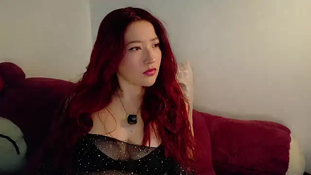 lunnaa  online show from March 30, 8:32 pm