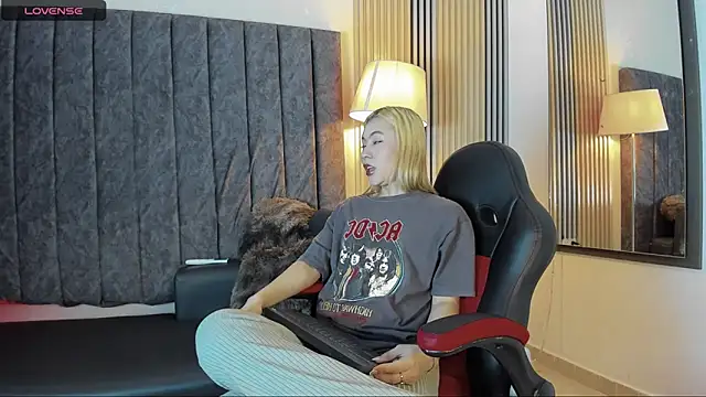 rubby lux online show from November 21, 5:11 pm