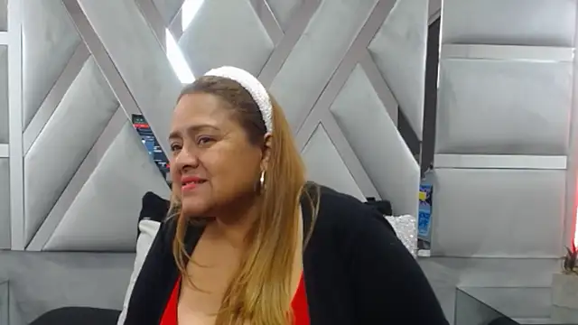 Snapshot of MonzerratBoyer chatting on November 29, 8:01 pm MonzerratBoyer online show from November 29, 8:01 pm