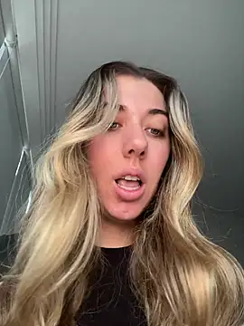 louiseberkeley online show from July 26, 10:38 pm