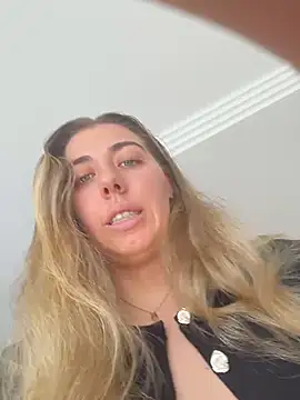 louiseberkeley online show from July 31, 11:37 pm