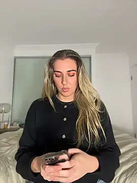 louiseberkeley online show from August 6, 11:34 am