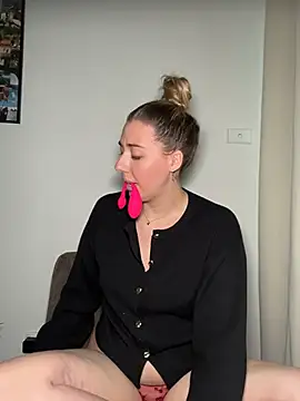 louiseberkeley online show from August 8, 6:48 am