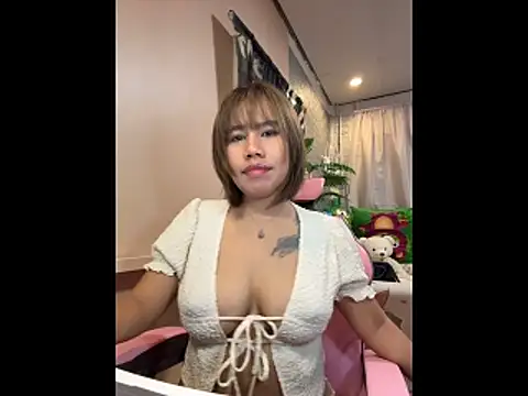 Snapshot of Kath_C chatting on December 16, 9:36 am Kath C online show from December 16, 9:36 am