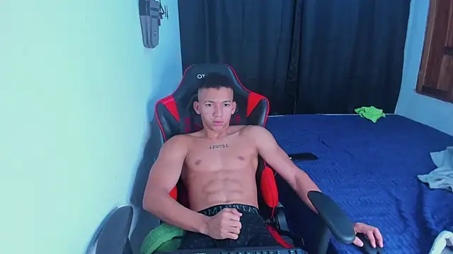 Snapshot of JuanchiT66 chatting on June 22, 12:46 pm JuanchiT66 online show from June 22, 12:46 pm