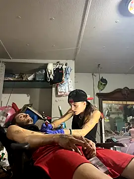 Snapshot of StoneyCam chatting on December 5, 4:32 am StoneyCam online show from December 5, 4:32 am