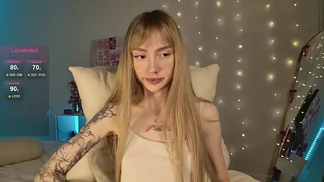 Snapshot of Lunainnk chatting on January 19, 1:31 am Lunainnk online show from January 19, 1:31 am