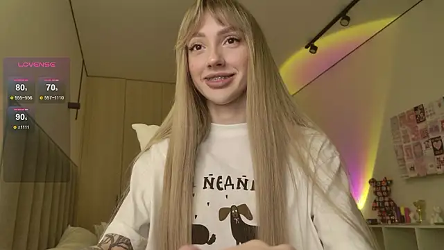 Snapshot of Lunainnk chatting on February 10, 1:21 am Lunainnk online show from February 10, 1:21 am