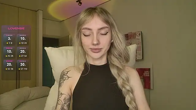 Snapshot of Lunainnk chatting on February 21, 10:22 pm Lunainnk online show from February 21, 10:22 pm