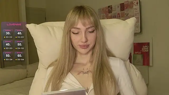 Snapshot of Lunainnk chatting on March 5, 6:48 pm Lunainnk online show from March 5, 6:48 pm