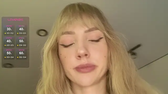 Snapshot of Lunainnk chatting on March 16, 5:44 am Lunainnk online show from March 16, 5:44 am