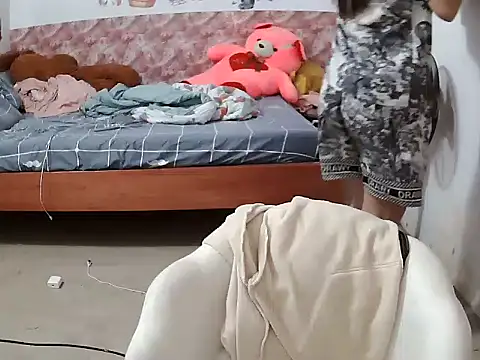 Snapshot of Linda-24 chatting on October 23, 10:19 pm Linda-24 online show from October 23, 10:19 pm