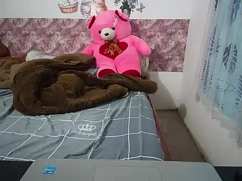 Snapshot of Linda-24 chatting on November 2, 8:06 am Linda-24 online show from November 2, 8:06 am