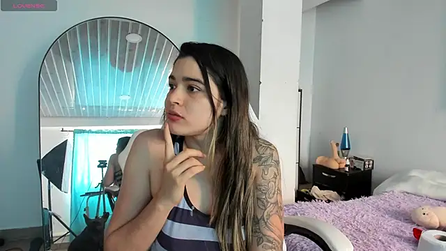 MiaVillalobos online show from May 2, 3:06 pm