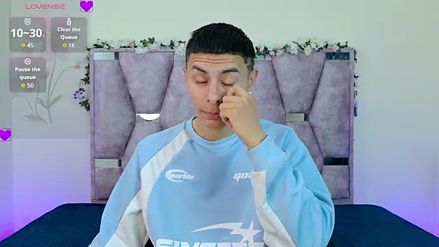 Snapshot of lana_and_liam_ chatting on November 14, 9:30 am lana and liam online show from November 14, 9:30 am