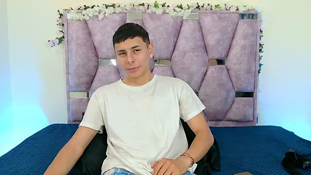 lana and liam  online show from March 1, 11:23 am