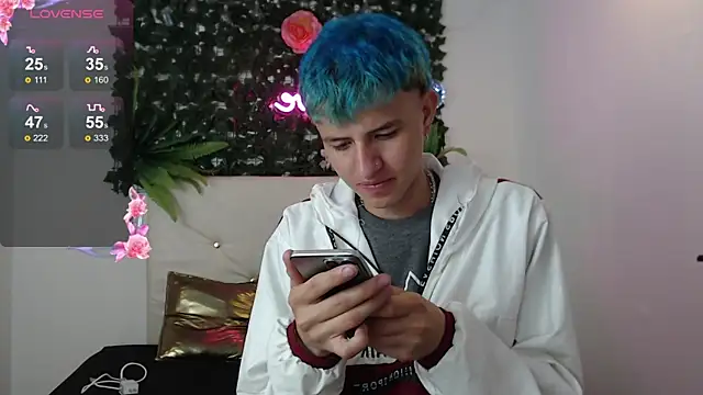 Snapshot of iam_lukas__ chatting on October 7, 3:47 am iam lukas online show from October 7, 3:47 am