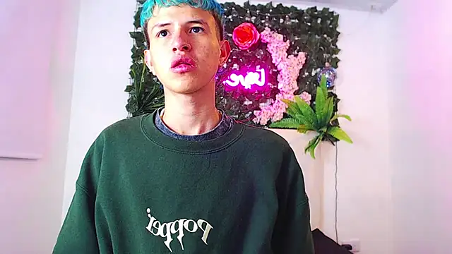 Snapshot of iam_lukas__ chatting on October 14, 3:07 am iam lukas online show from October 14, 3:07 am