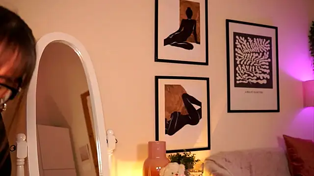 midnightbby  online show from March 10, 5:51 pm