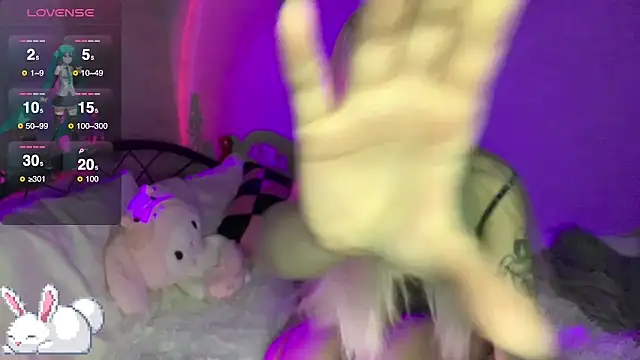 Snapshot of Elaincutee chatting on September 24, 7:17 pm Elaincutee online show from September 24, 7:17 pm