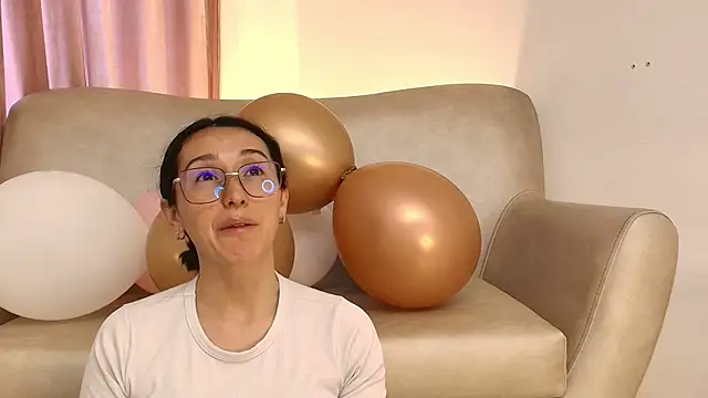 Ginevra esposito online show from April 30, 12:44 pm