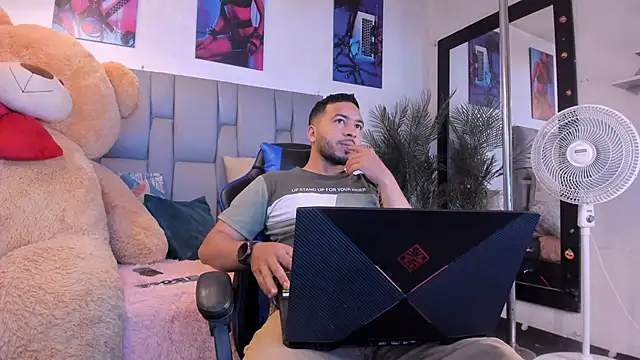 Snapshot of Edahi1386 chatting on September 13, 11:26 pm Edahi1386 online show from September 13, 11:26 pm